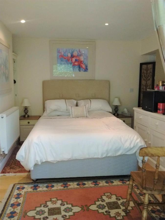 Bed and Breakfast Sunny Patch Страуд Екстер'єр фото
